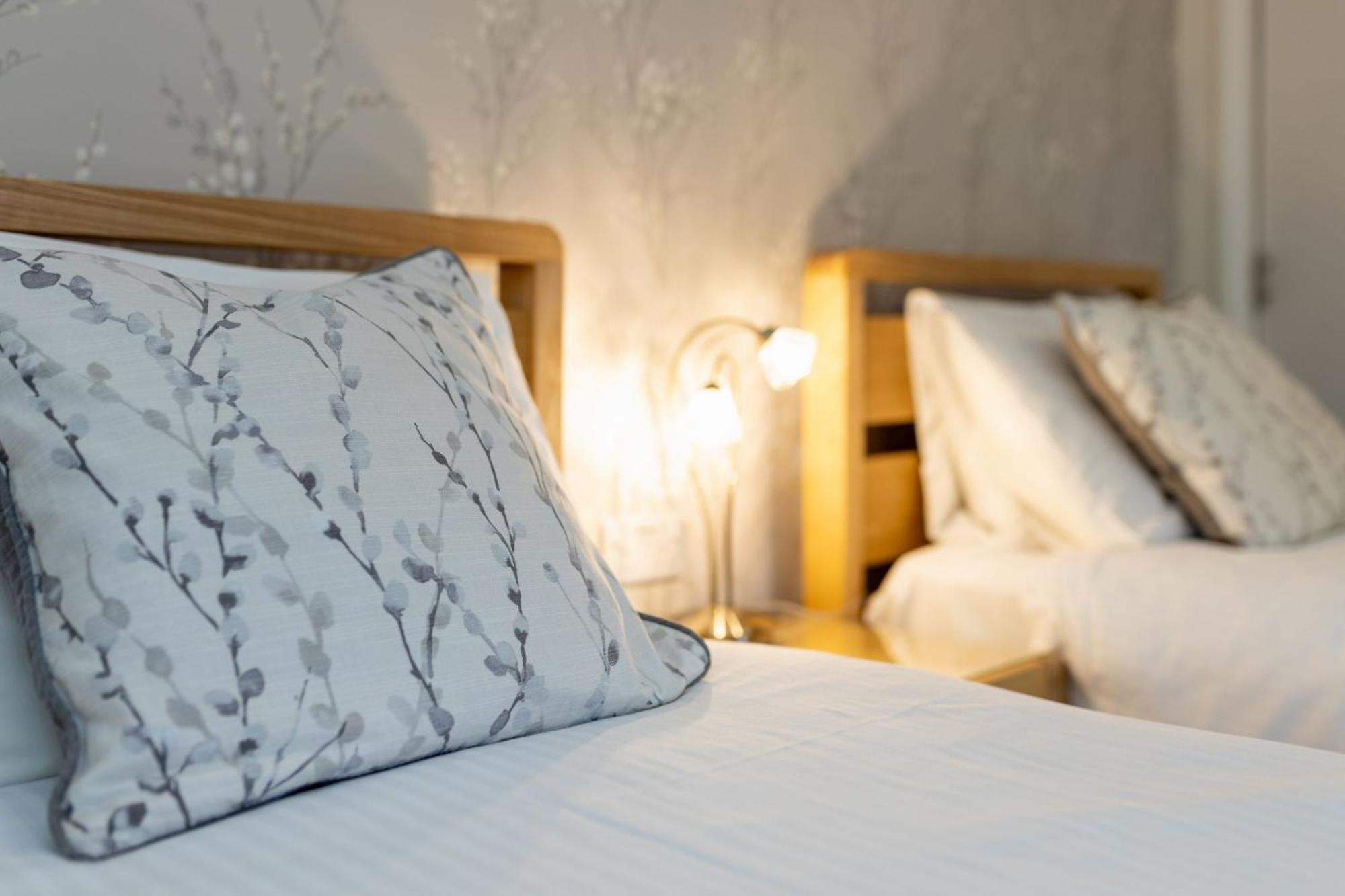 Отель Thornbank House Offering Breakfast And With The Use Of Free Local Health Club Уиндермир Экстерьер фото
